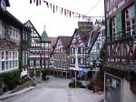 A small town with an idyllic climate in the Kinzig valley of fine half-timber facades, tanners, and rafts men; Schiltach rafters floated logs from here up to Holland.&nbsp;