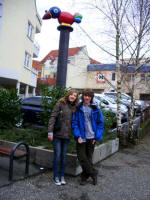 Lena and Philipp at the Elefantenvogel Kroko (1992) glass fiber synthetic bird, atop a concrete column, in the Hesselgasse; erected 2007; financed/initiated by Willi Schmidt (SchuhWolf) & the "B�rgerstiftung Kunst f�r Wiesloch e.V."